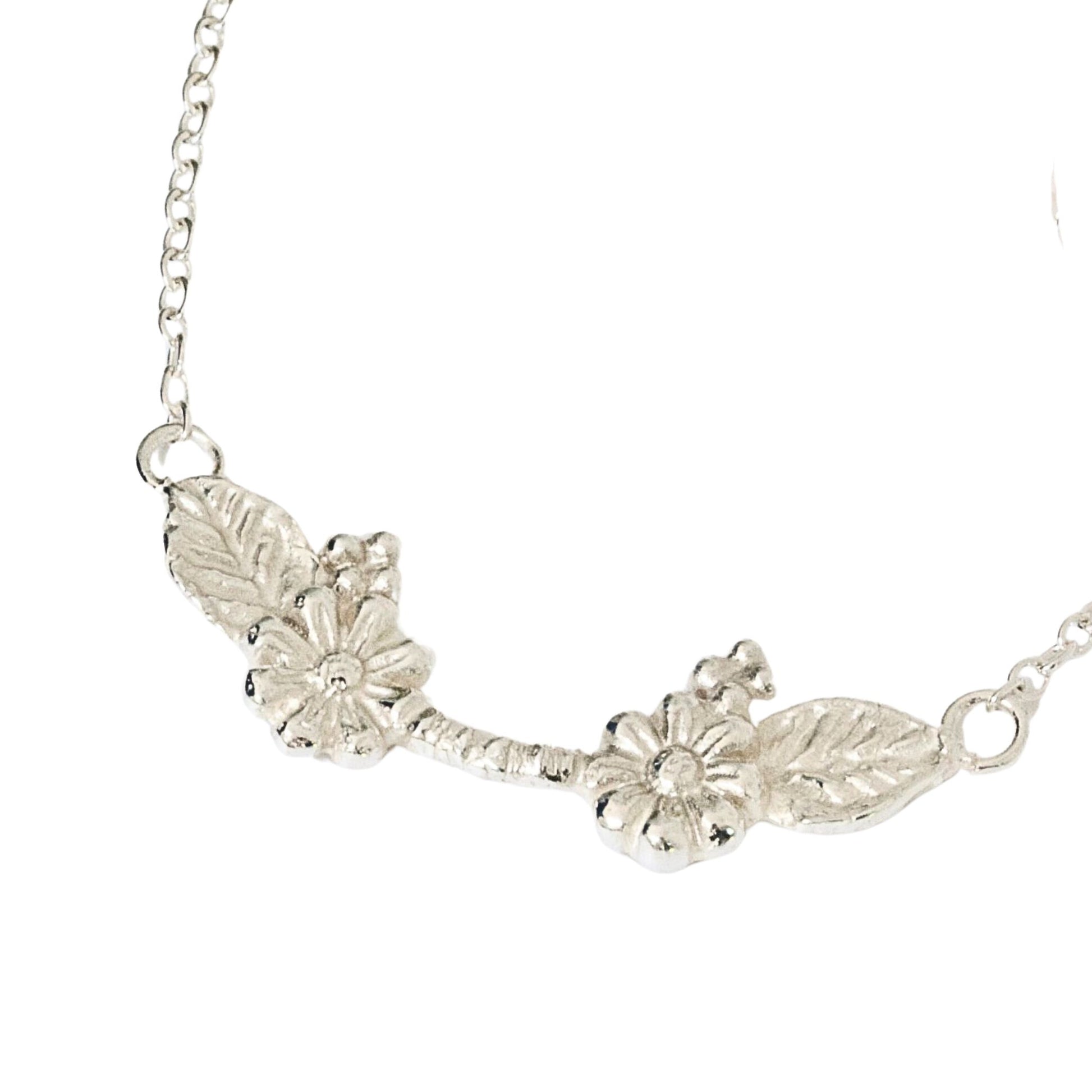 silver daisy necklace