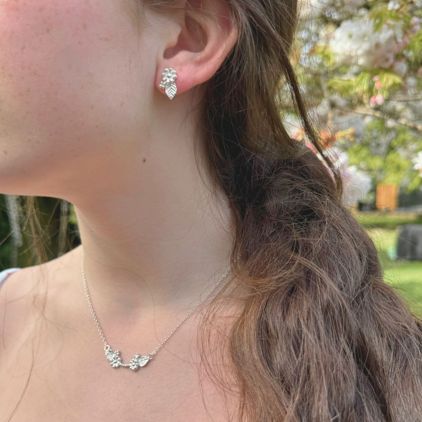 silver daisy necklace with silver daisy stud earrings